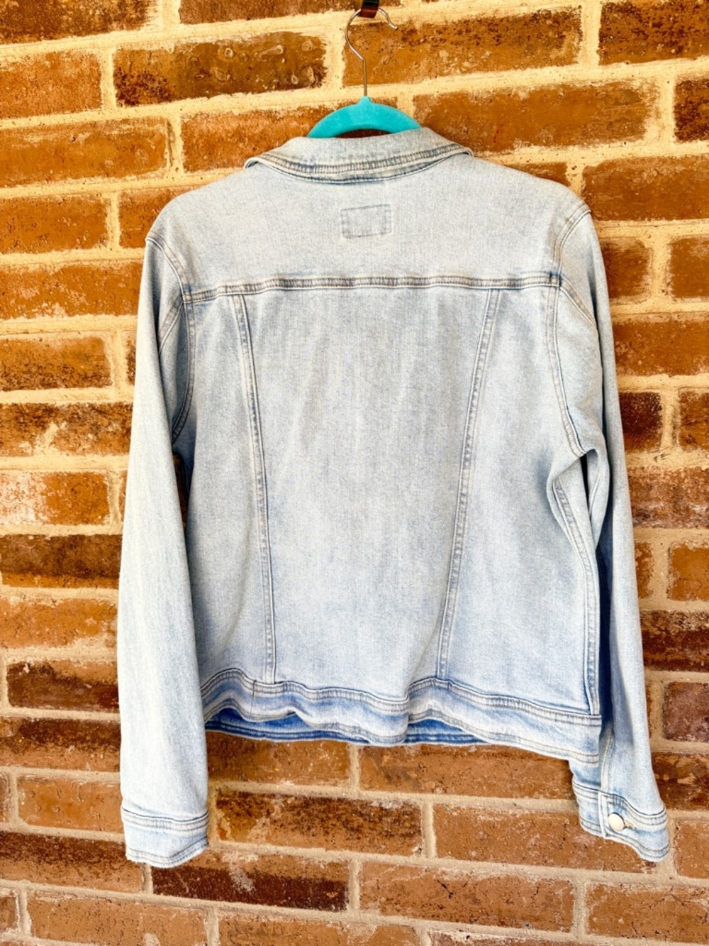 Universal Thread Light Wash Denim Jacket - Pale Blue - Picture 3 of 3